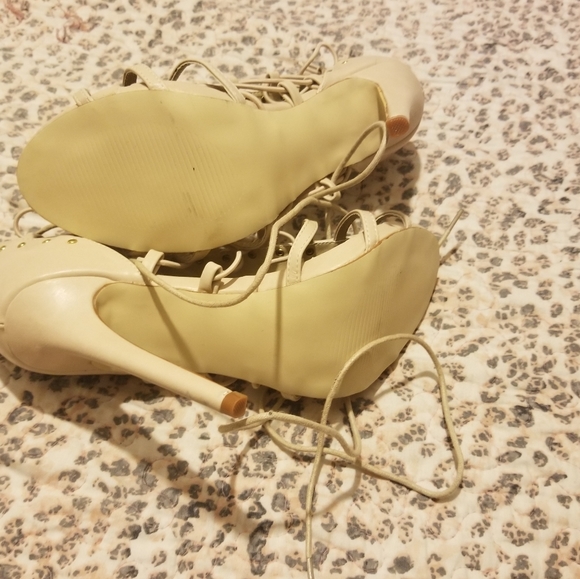 Shoes - Picture 4 of 6